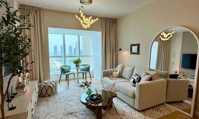 Dubai Marina Apartment | Chic 1-bedroom apartment in glamorous Dubai with sea view, 2 pools