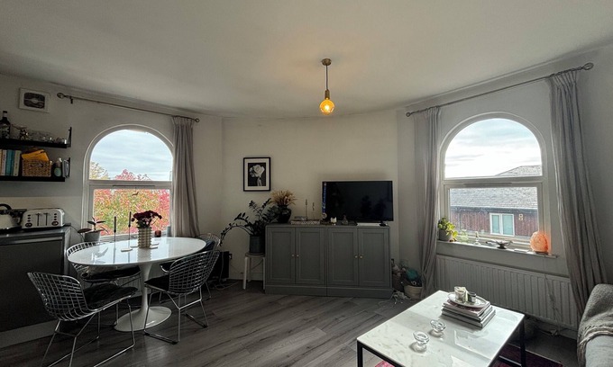 Bow Apartment | Chic 1BDR Flat in Restored English Pub Est London