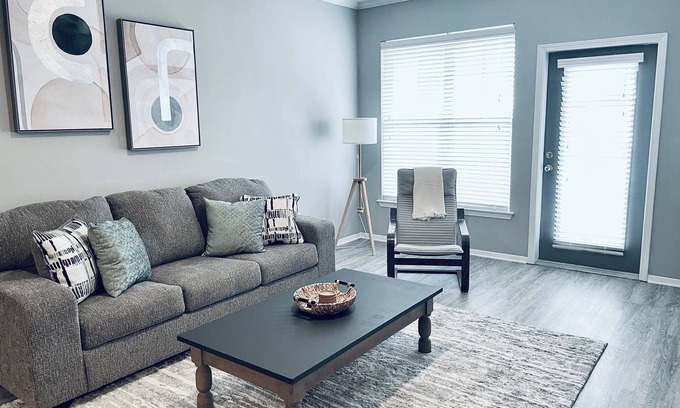 Downtown Memphis Apartment | Chic 2-bedroom apartment with fitness room and AC in amazing Memphis