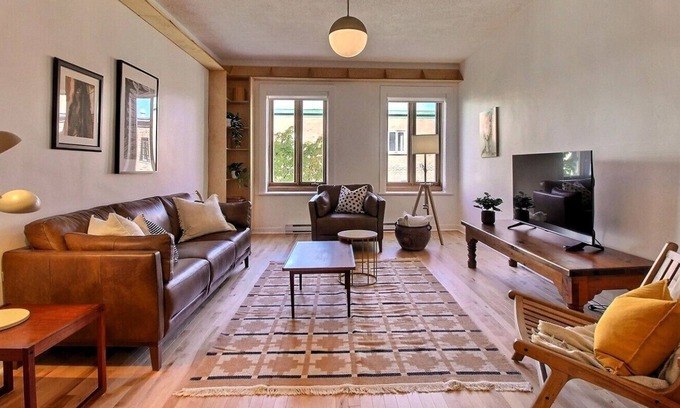 Saint-Jean Street House | Chic 2-bedroom in trendy corner with terrace & king bed