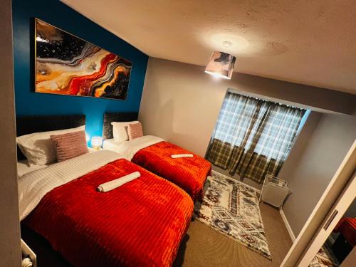 Luton Apartment | Chic 2BR escape near Luton Airport&Train Stn, Whipsnade zoo, Contractors