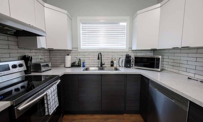 Grande Prairie Apartment | Chic 2BR Suite Smart TV Free WIFI Parking