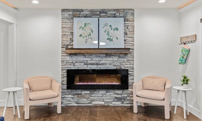 Downtown House | Chic 3BR Retreat w/Pergola & Fire Pit, Walkable!