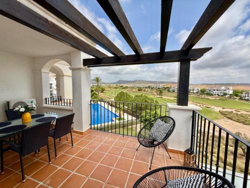 Jeronimo y Avileses y Balsicas de Arriba Apartment | Chic apartment with lovely terrace, pool & golf view