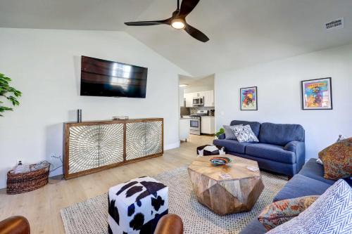 Bentonville House | Chic Bentonville Home with Patio and Fire Pit!