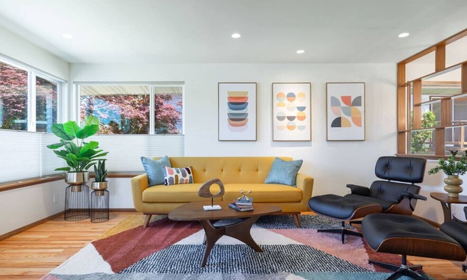 Greenwood House | Chic & Bright Duplex - AC, Parking