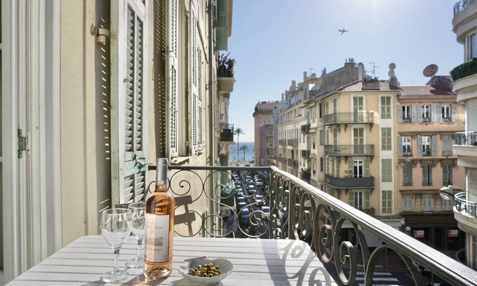 Gambetta Apartment | Chic Carré d'Or Period Home Near the Seafront