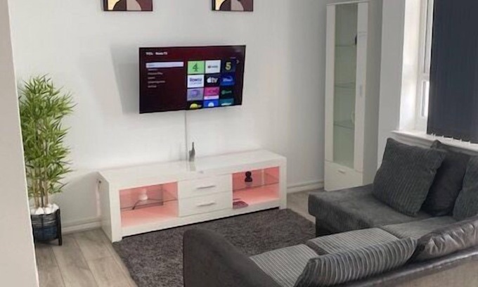Nunhead Apartment | Chic City Retreat Immaculate 2 Bed Oasis in London