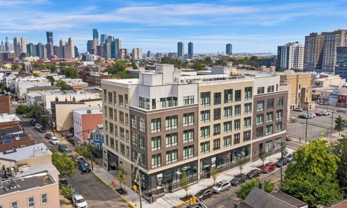 The Heights Apartment | Chic Condo by NYC w Rooftop & Parking on Premises