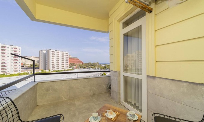 Lara Apartment | Chic Flat Centrally Located in Antalya