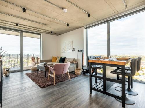 Abbey Wood Apartment | Chic Flat Next To Elizabeth Line - Stunning Views Pass the Keys