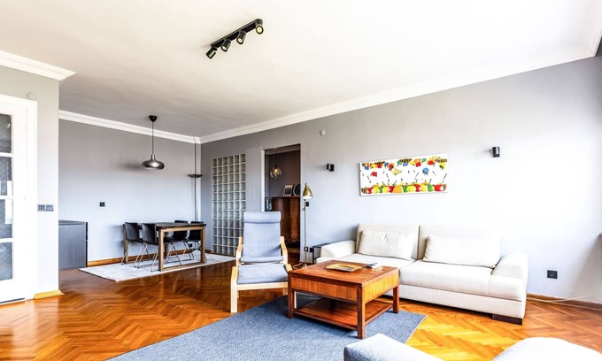 Etiler Apartment | Chic Flat w Balcony 10 min to Zorlu Center