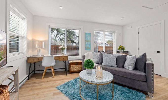 Saanich East Cottage | Chic Garden Suite