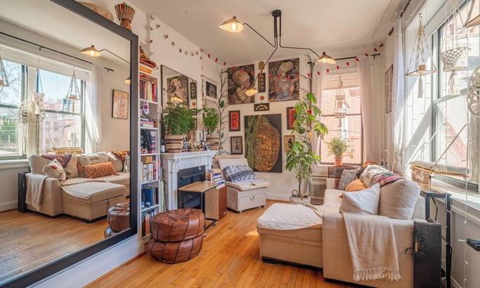Dupont Circle Condo | Chic Global Condo- Indoor Fireplace- Pet-Friendly