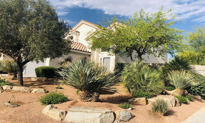 Sunrise Manor House | Chic home, king retreat w/spa en-suite, game room, huge yard, 8 mi to strip!