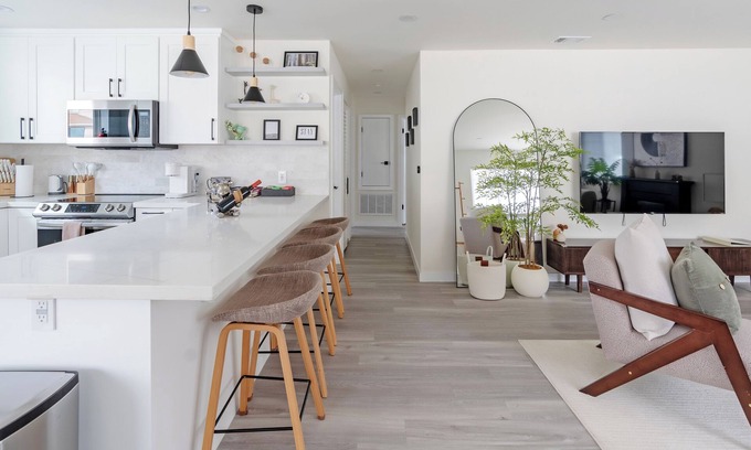 Paradise Valley House | Chic & Luxurious 3BR near SFO for Families/Executives EV Fast WiFi Free Parking