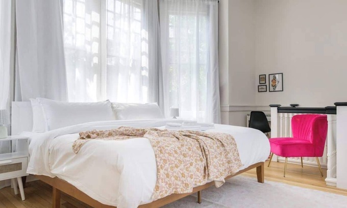 Center City Apartment | Chic Meets Charm In Heart Of Rittenhouse Square