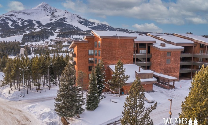 Big Sky Condo | Chic Mid-Century Condo! Amazing Views! 2 Min Drive to Resort!