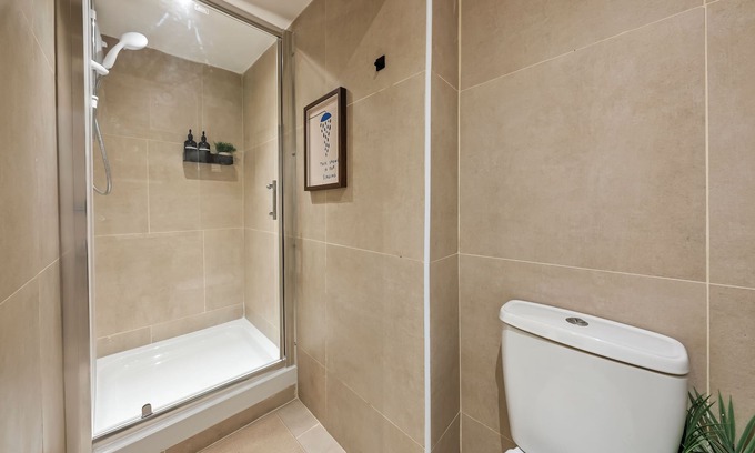 Westbourne Apartment | Chic Modern Hideaway in Little Venice