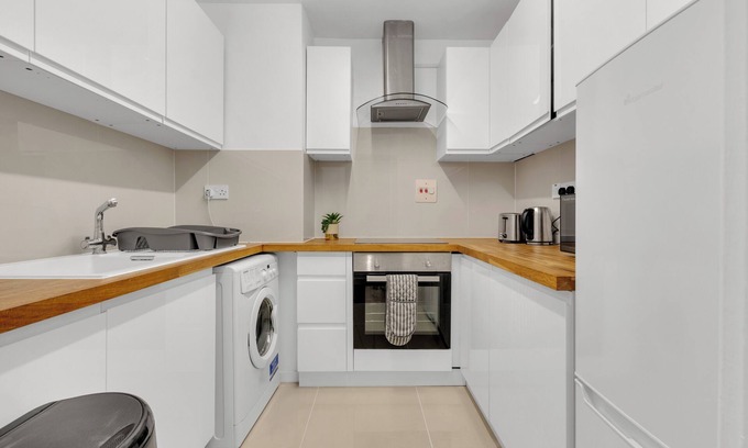 Queenhithe Apartment | Chic One Bed Apartment near Queens Quay by MySquare