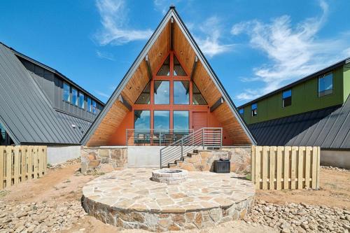 New Braunfels Ski Chalet | Chic Spacious A-Frame Ideal for a Relaxing Getaway in Texas