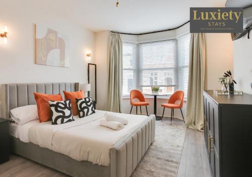 Southend-on-Sea Apartment | Chic & Stylish Studio City Centre Nr High St by Luxiety Stays