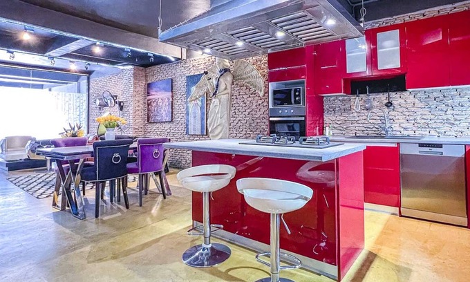 Old City House | Chic Townhouse in Old City Chefs Kitchen Walk to Sunday Market , Thapae Gate