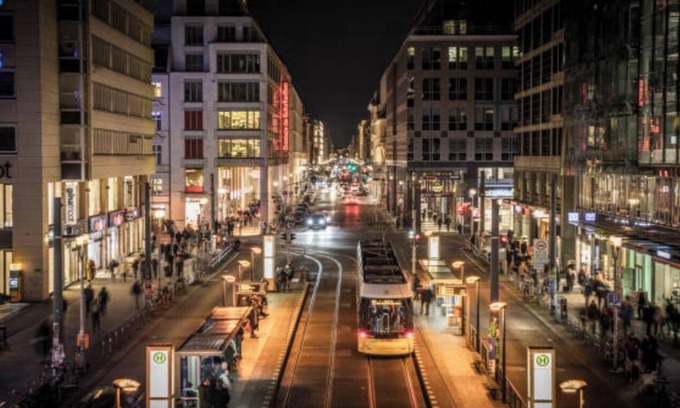 Wrangelkiez Apartment | Chic Urban Retreat Between Schlesisches Tor and Görlitzer Park