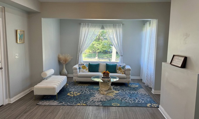 East Beverly Apartment | Chicago Furnished 2-bedroom apartment with free WiFi & heated bathroom floors!