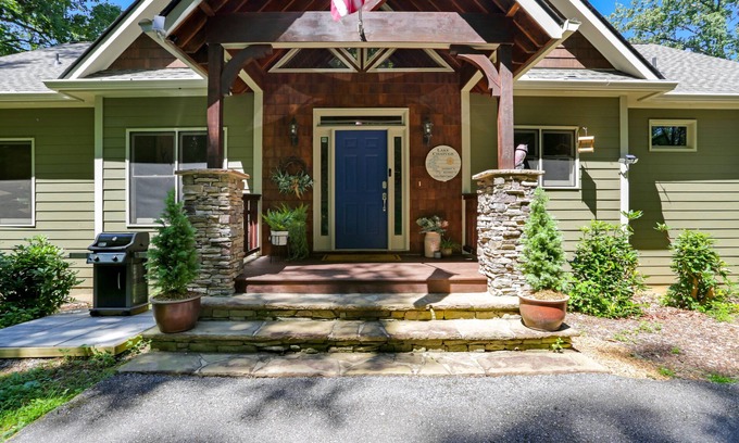 Hiawassee Cabin | Chiefs Cove-Lakefront- 2 Master suites