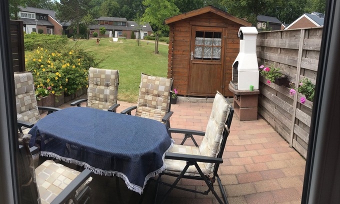 Bruinisse House | Child-friendly, cozy vacation home, by the sea, park, wifi free,