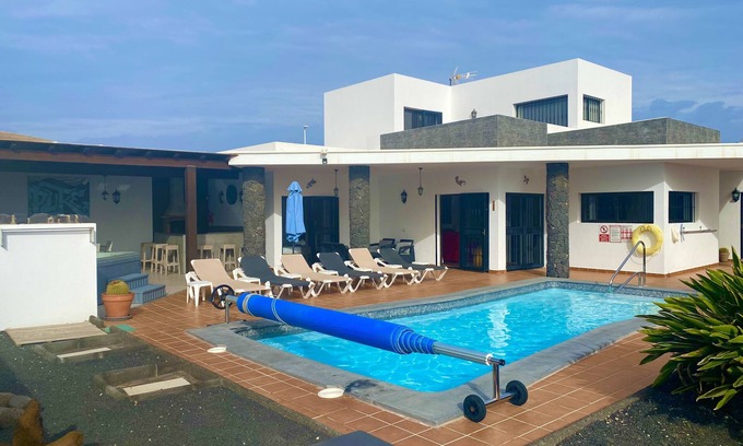 Playa Blanca Villa | Child friendly (sleeps 8) Luxury Villa c/w Heated Pool-hottub-playroom and toys