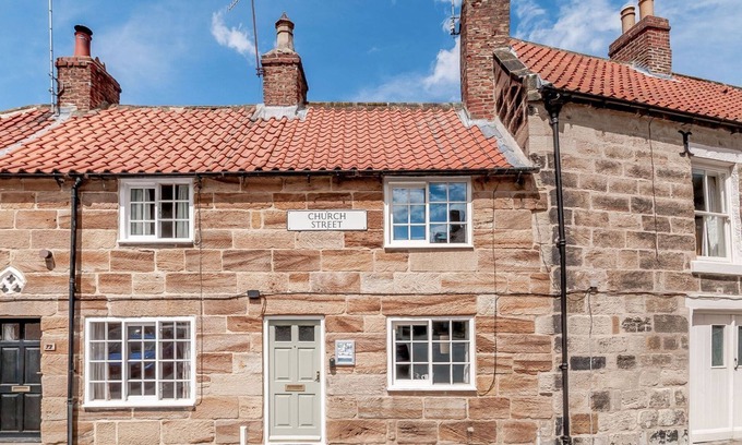 Guisborough Cottage | CHIMES COTTAGE, pet friendly, with a garden in Guisborough