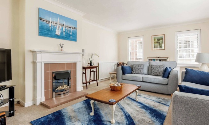Poole House | Chimneys - Old Town Poole Location