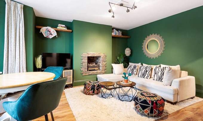 Chiswick Apartment | Chiswick Gem: Stylish 1-Bed Flat for Modern Living