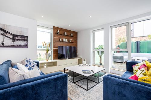 South Acton Apartment | Chiswick Park 3 bed 3 bath West London - Parking