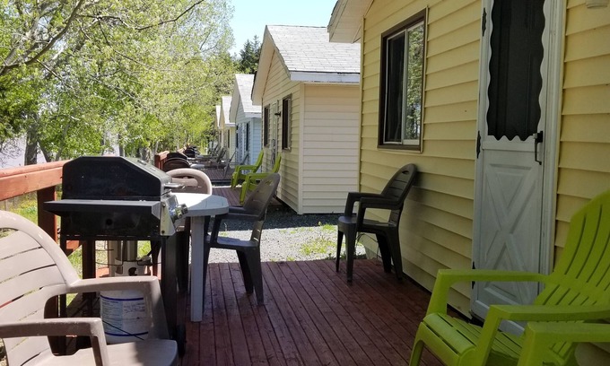 Edgetts Landing Cottage | Chocolate River Cottages - Chocolate River 1 Bedroom Cottage No. 2