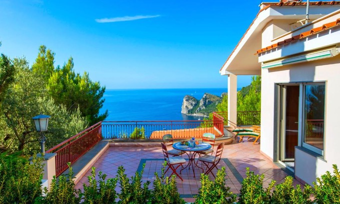 Nerano House | Christa Guest House