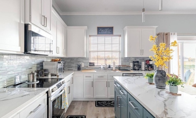 Emory House | Christian & Charming 2-bedrooms with fitness room in Emory