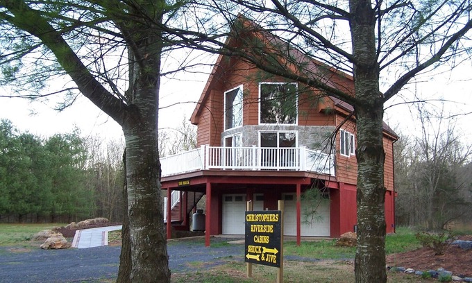 Luray Cabin | Christopher's Riverside Cabins "The Shuck"