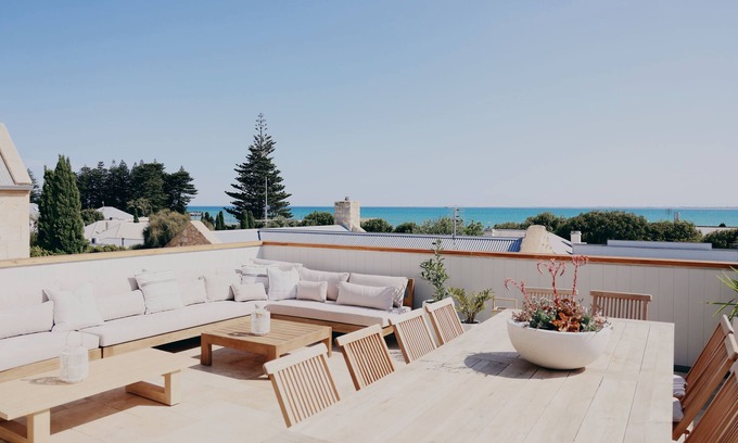 Waterhouse House | Church on the Hill- luxury in the heart of Robe-spa, 🔥fire, ocean 🌊 views, beach