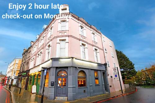 Camberwell House | Church Street Hotel by Belvilla near The Oval London