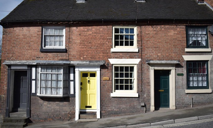 Ashbourne Cottage | CHURCH VIEW COTTAGE, pet friendly, with a garden in Ashbourne