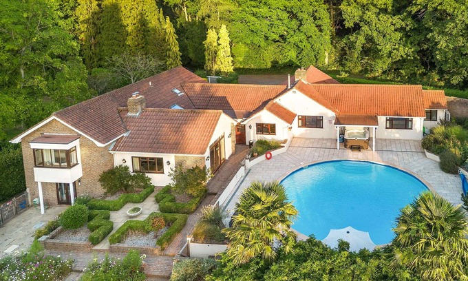 Scaynes Hill House | Churchill Country Retreat | By My Getaways