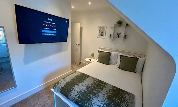 Runnymede Apartment | Churchward 5, 1 bed apartment close to London