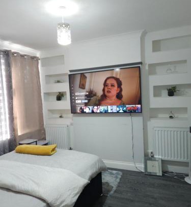 Chadwell Heath House | Chy's Lodge