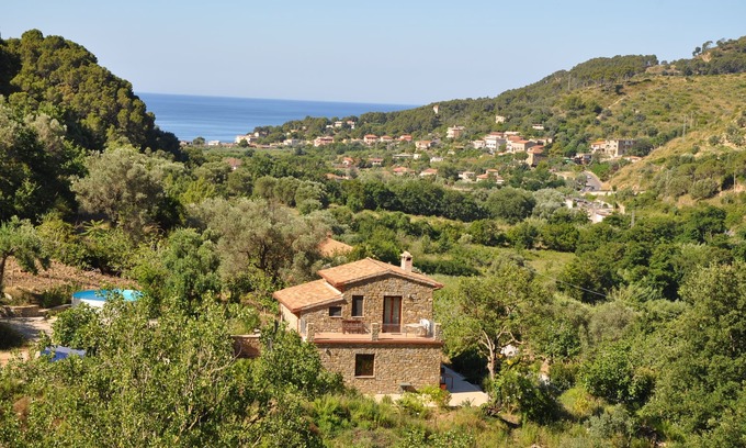 Montecorice House | Cilento, Castellabate - Holiday apartment with pool in a beautiful panoramic position by the sea