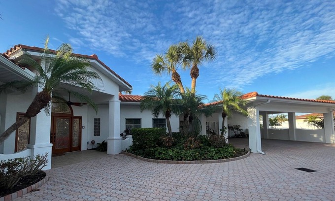 Venice House | Cinematic Sunrise Escape at Venice Beach