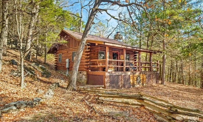 Eureka Springs Cabin | Cinnamon Valley - The Cherokee