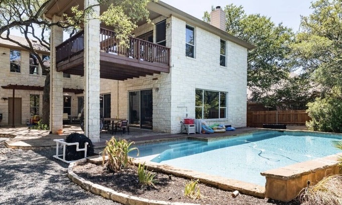 The Hielscher House | *Circle C Oasis*